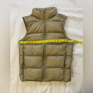 🌟 Uniqlo Ultralight Down Wide Quilt Beige Puffer Packable Vest XXS